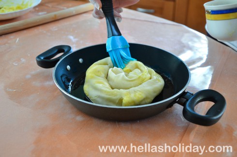 Brushing the pie with olive oil