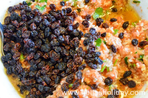 Prepare the stuffing: Vegetables, onion, parsley, rice, pine seeds, olive oil, soya mince and raisins